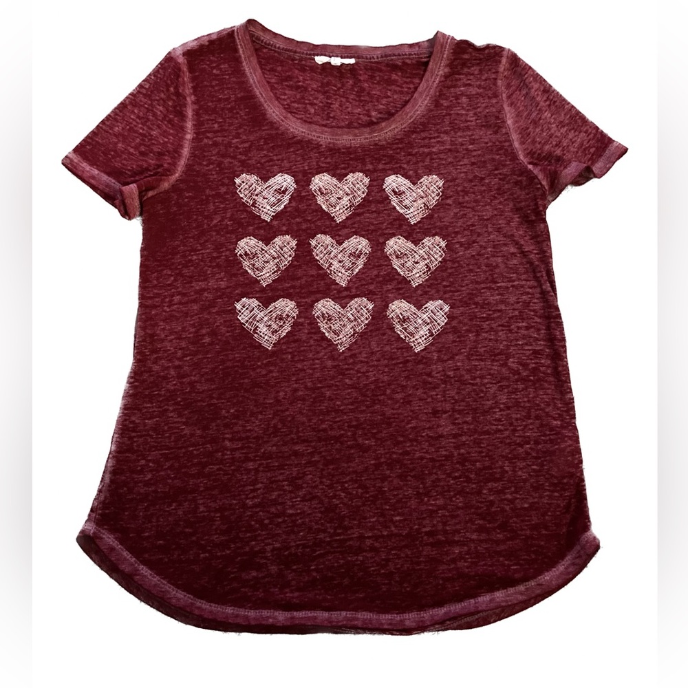 Maurices love tee t-shirt maroon burgundy gold size Small metallic scoop